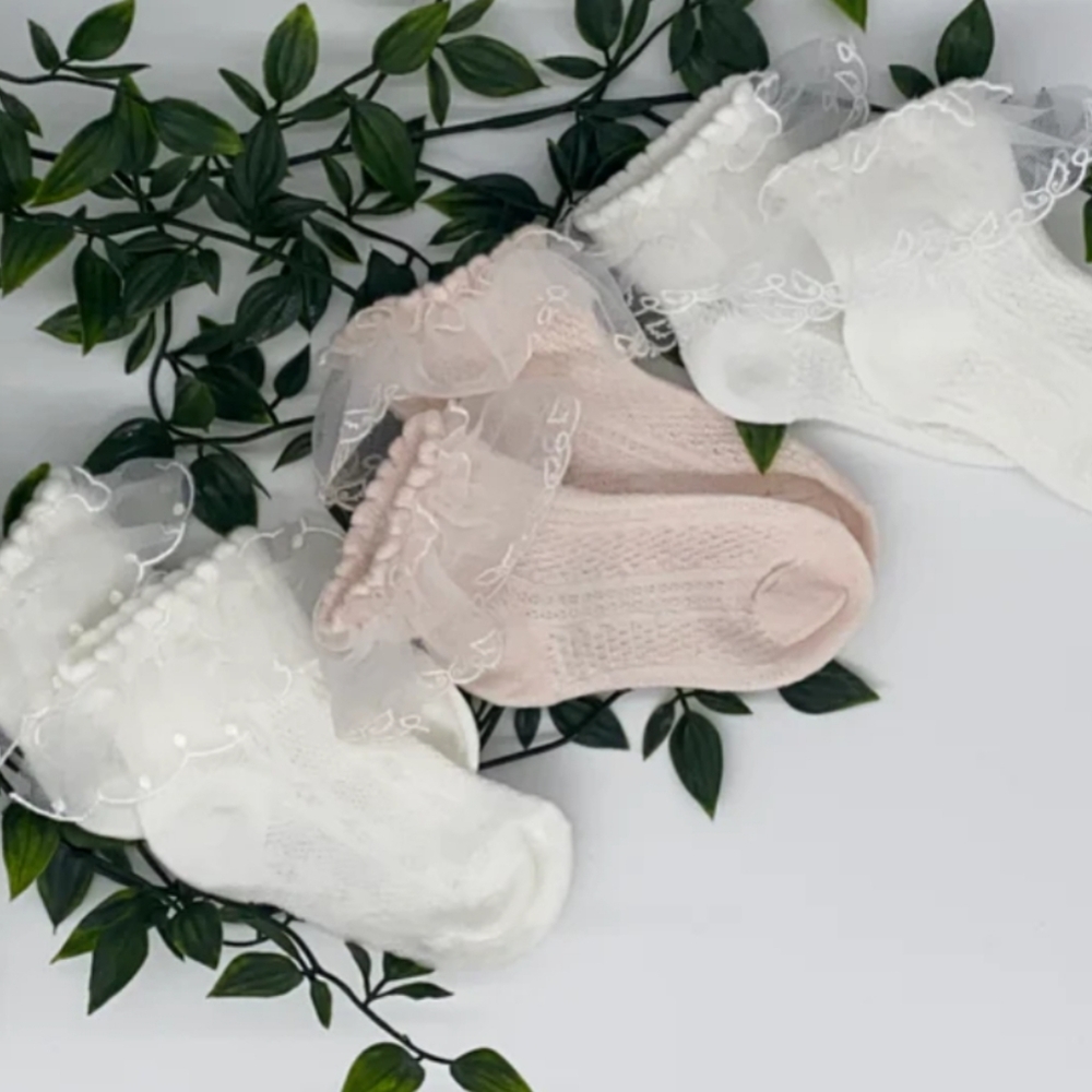 Girls lace socks